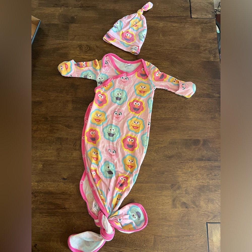 Copper Pearl NB Sesame Street gown + hat